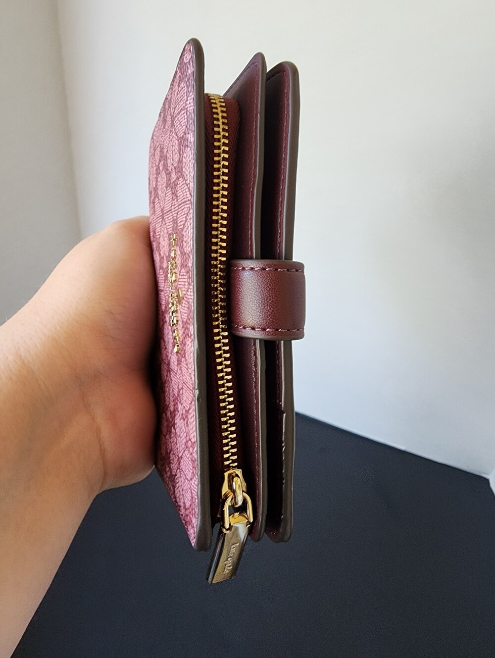 ✨️NWT✨️ Kate Spade Flower Spade Compact L-Zip Wallet, 2024, $199 MSRP - Picture 4 of 7